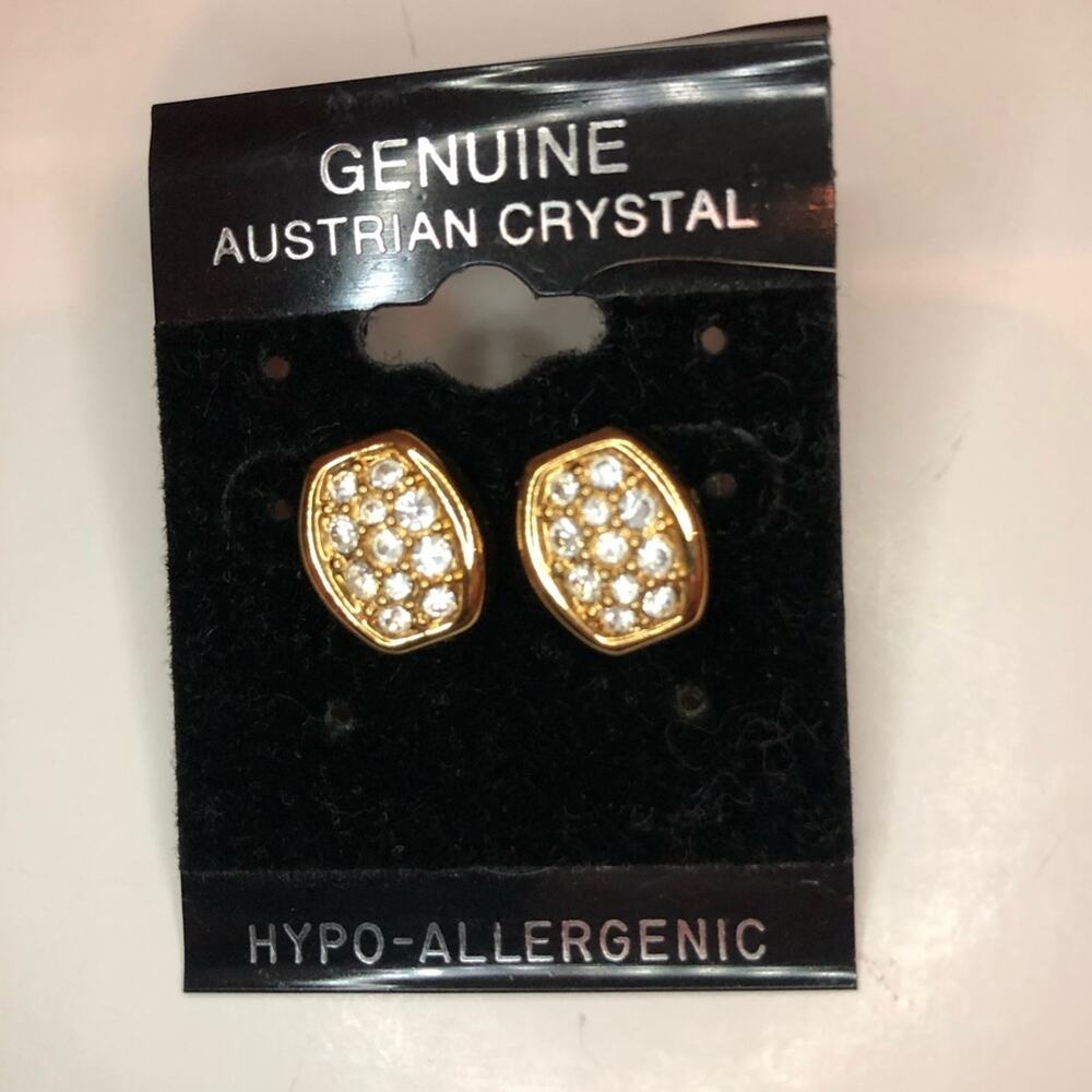 Genuine Austrian Crystal Earrings costume jewelry NWT New post pierced